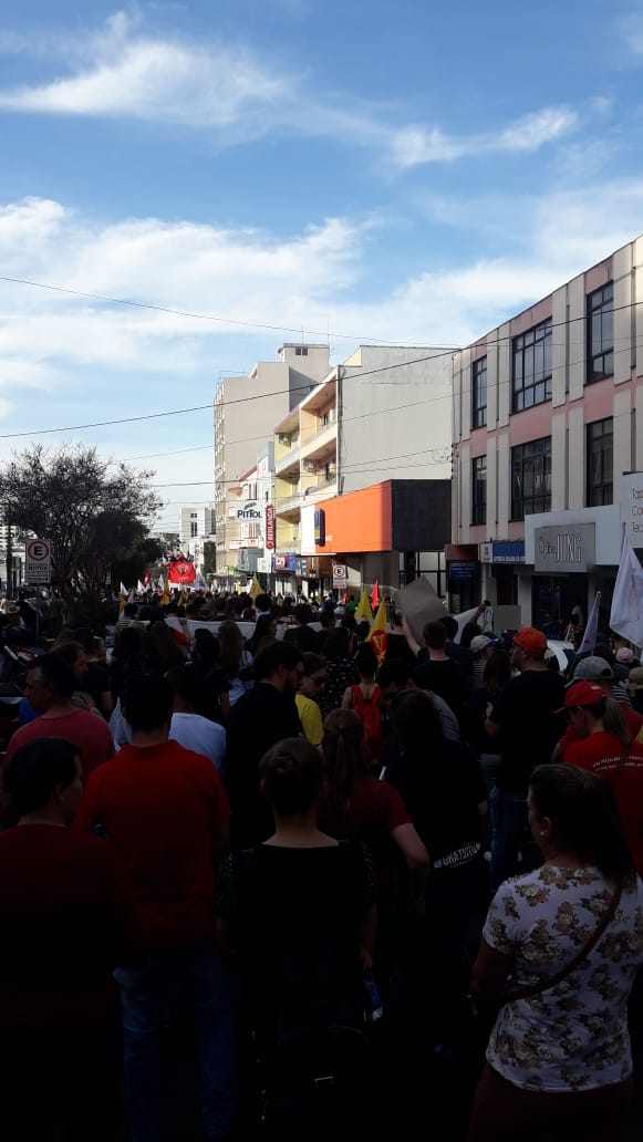 Erechim - Caminhada contra a reforma da Previdência pelas ruas centrais