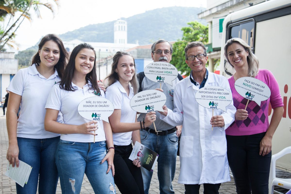 Cultura Doadora Montenegro e a Liga de Transplantes de Órgãos do Hospital Dom Vicente Scherer em ação na praça da cidade