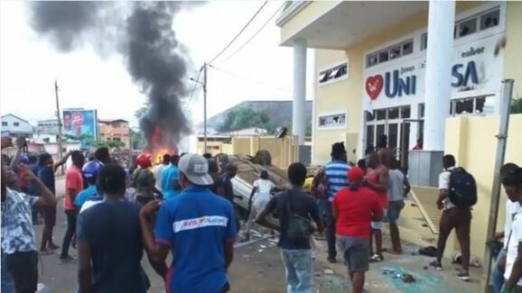 Protestos conta a presença da Igreja Universal em São Tomé e Príncipe resukltou na morte de um menino de 13 anos