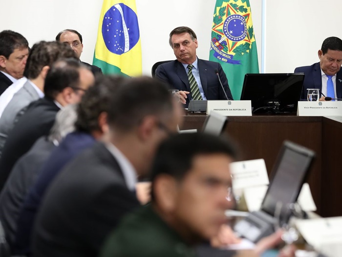 No dia seguinte ao “discurso da morte”, Bolsonaro voltou a atacar o isolamento como estratégia para enfrentar a pandemia. 
