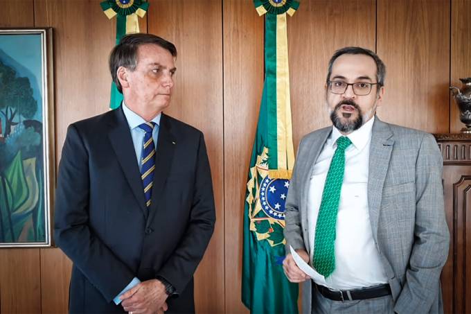 Depois de 14 meses de ataques à educação, aos professores, às universidades públicas e ao STF, o economista anunciou sua demissão em video com Bolsonaro