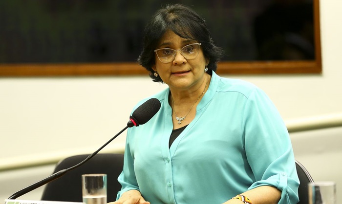 Ministra Damares Alves alegou falta de provas sobre perseguição política para anular anistia a oficiais da Aeronáutica