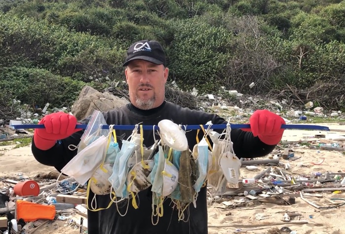 Expedição da ONG Ocean Asia nas ilhas Soko, na costa de Hong Kong, recolheu milhares de máscaras do mar