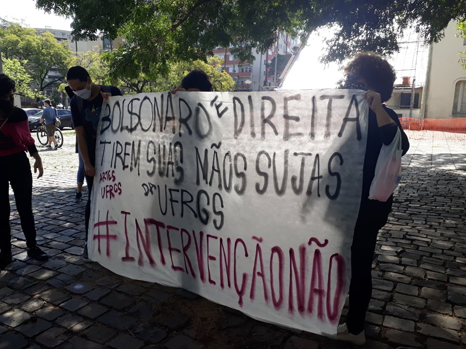 Estudantes protestam em frente à Reitoria (12)