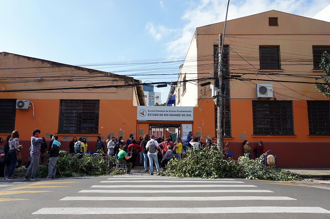Pais e alunos ocupam Escola Rio Grande do Sul para evitar fechamento (3)