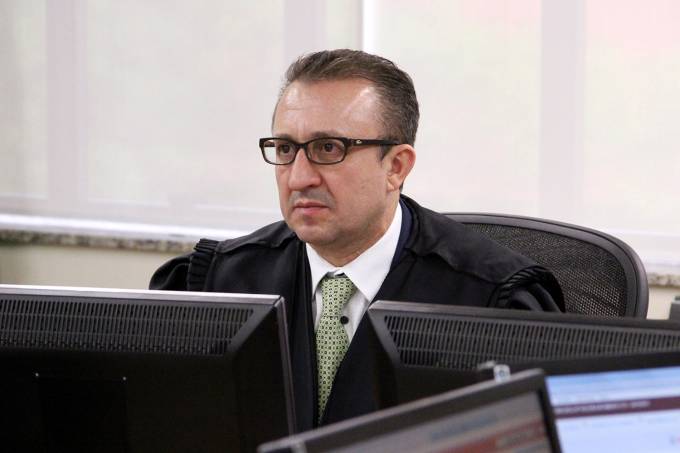 Em seu despacho, Favreto admitiu que o ex-parlamentar sofreu perseguição política, prisão arbitrária e dano moral, mas negou pensão mensal à viúva