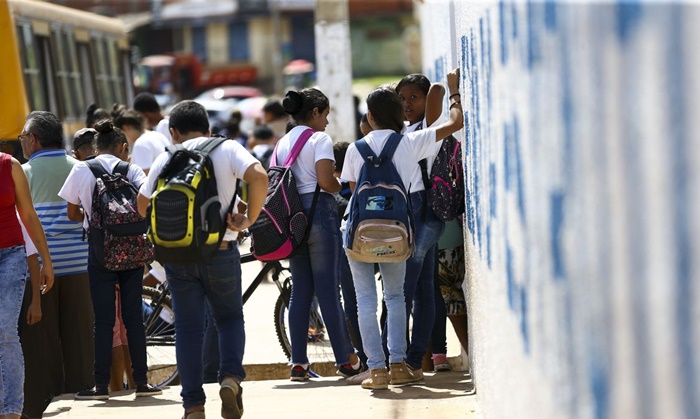Em Língua Portuguesa, apenas 5,04% dos estudantes dominam a maioria das habilidades. Em matemática, 2,82 ficaram abaixo do menor nível e apenas 6,99% obtiveram a avaliação máxima