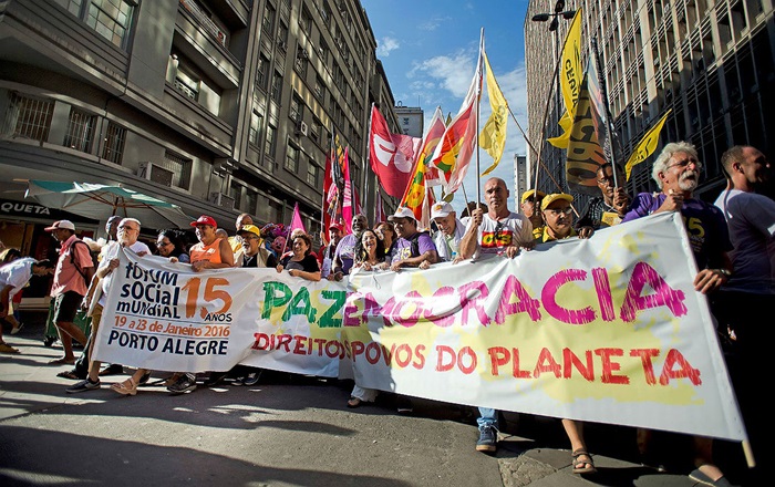 Marcha do Fórum Social Mundial 2016, no centro de Porto Alegre