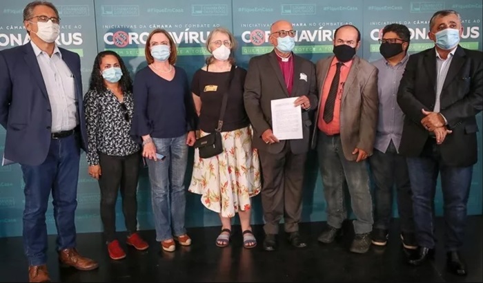 Pela primeira vez, representantes de igrejas representam contra Bolsonaro