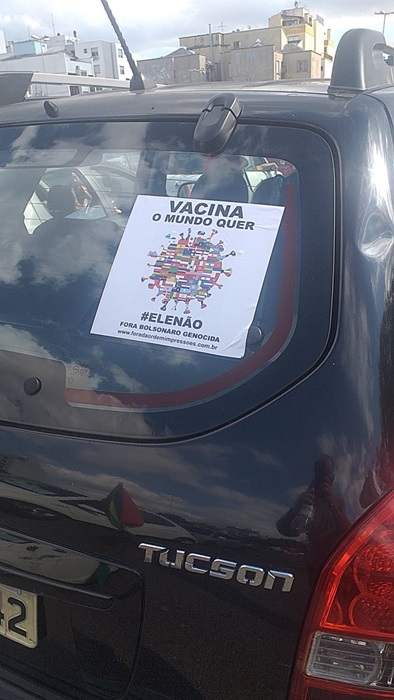Carreata por impeachment de Bolsonaro reúne mais de mil veículos em Porto Alegre