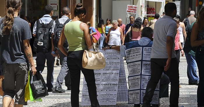 Inflação alta impacta diretamente 50 milhões de brasileiros que têm o salário mínimo como referência, além dos 14,1 milhões de desempregados