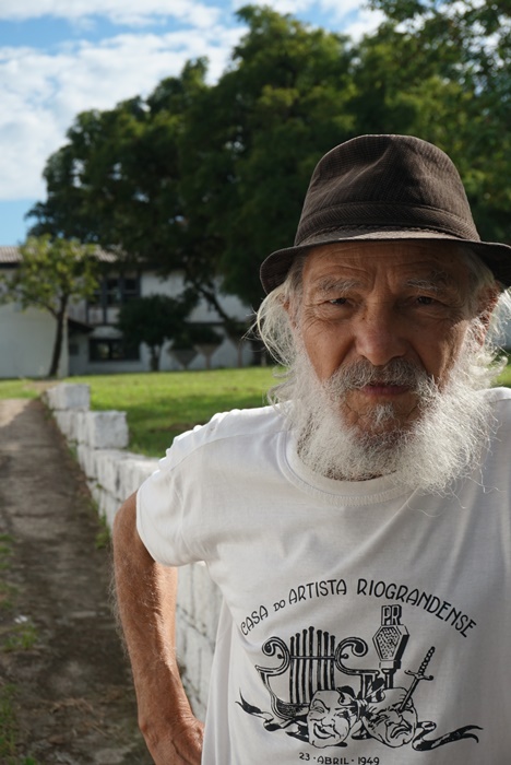 O compositor, cantor e ator José Carlos Peixoto, o Zé da Terreira, 75 anos, natural de Rio Grande: 