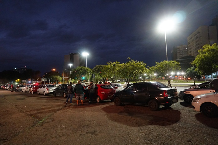 Concentração no Largo Zumbi dos Palmares reuniu cerca de 200 motoristas que seguiram em carreata até a sede da Uber