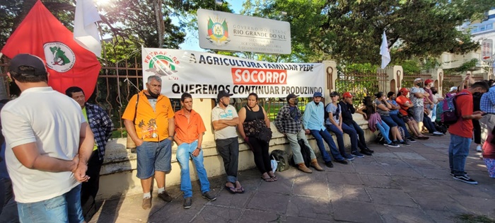 Agricultores fazem ato em Porto Alegre reivindicando liberação de crédito para minimizar efeitos da estiagem (10)