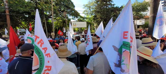 Agricultores fazem ato em Porto Alegre reivindicando liberação de crédito para minimizar efeitos da estiagem (10)