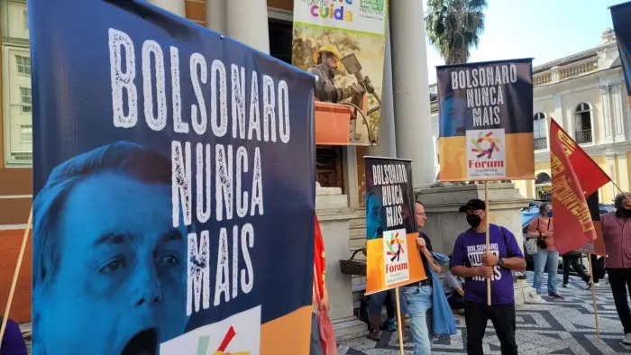 Panelaço contra a fome e o desemprego ocupa ruas do centro de Porto Alegre_1