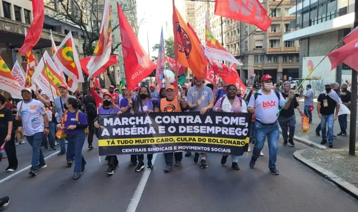 Panelaço contra a fome e o desemprego ocupa ruas do centro de Porto Alegre_20