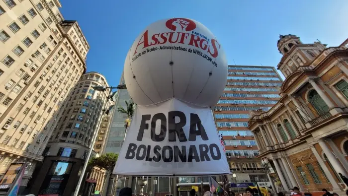 Panelaço contra a fome e o desemprego ocupa ruas do centro de Porto Alegre_6