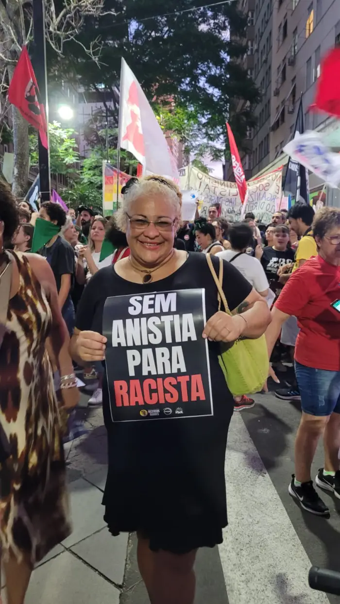 Euforia e alerta sobre feminicídios marcam mobilizações do 8M em Porto Alegre_011