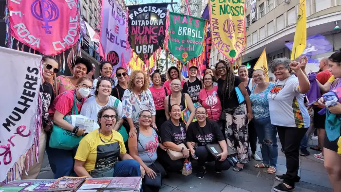 Euforia e alerta sobre feminicídios marcam mobilizações do 8M em Porto Alegre_1