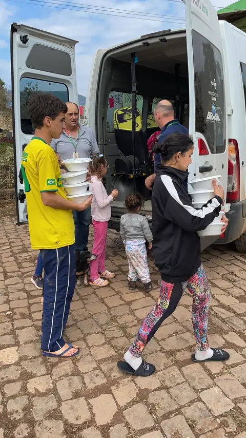 Cozinha Solidária do MST distribui alimentos a vítimas do ciclone_010