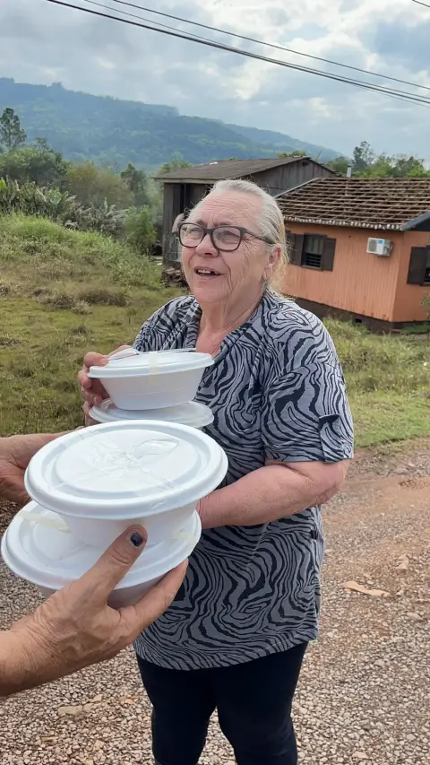 Cozinha Solidária do MST distribui alimentos a vítimas do ciclone_4