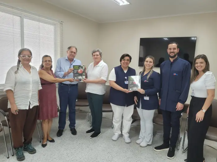 Hospitais de Vacaria e Caxias do Sul recebem livro-reportagem sobre doação e transplante de órgãos