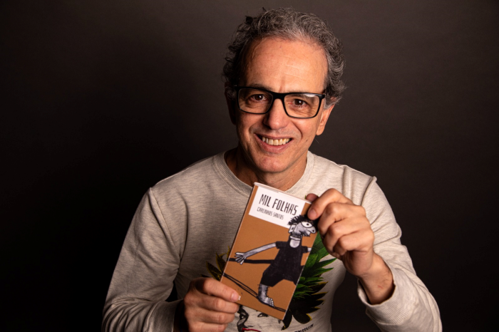 O livro Mil Folhas, de Carlinhos Santos, tem lançamento em Porto Alegre