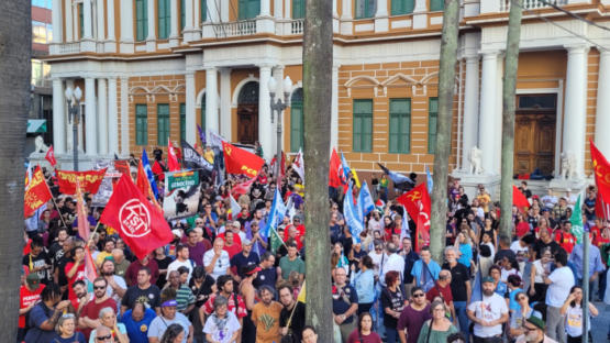 Porto-alegrenses celebram a democracia contra o golpe | Foto: Igor Sperotto