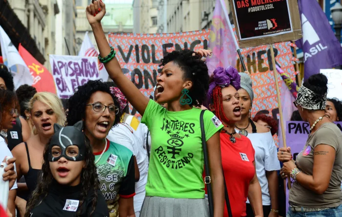 Mulheres protestam no 8M por igualdade salarial e contra a violência