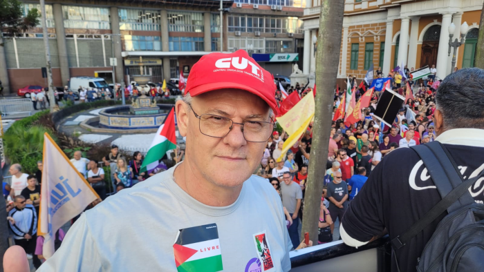 Porto-alegrenses celebram a democracia contra o golpe