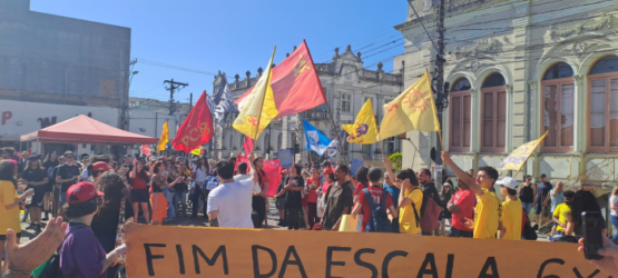 Movimento 'Vida além do trabalho' pede fim da jornada 6 x 1 | Foto: CUT-RS/ Divulgação