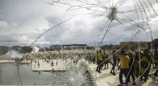 Centrais sindicais e movimentos sociais pedem punição de golpistas, sem anistia | Foto: Joedson Alves/Agência Brasil