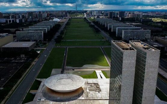 Brasília pegando fogo, mas o maior foco do incêndio não é tocado | Foto:  Marcello Casal Jr/Agencia Brasil