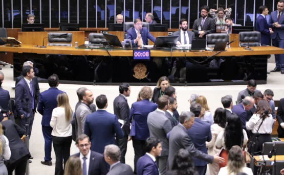 Câmara aprova punição a escolas que recusarem matrícula de aluno | Foto: Bruno Spada/ Câmara dos Deputados