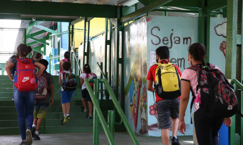 Violência na web prolifera no Brasil e tem estudantes, professores e diretores de escolas como alvos