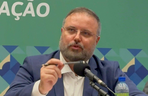 Violência na web prolifera no Brasil e tem estudantes, professores e diretores de escolas como alvos