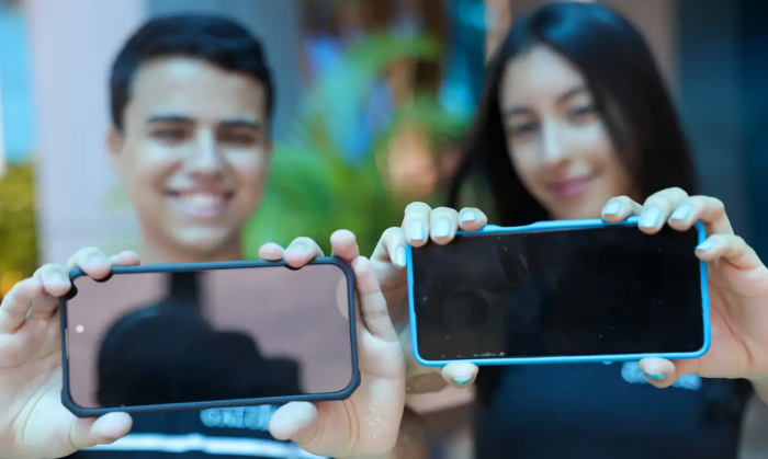 O trabalho pode ser em dupla, eu e meu celular
