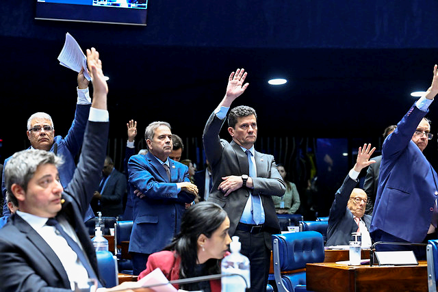 Quem s&atilde;o os senadores que votaram a favor de reduzir penas