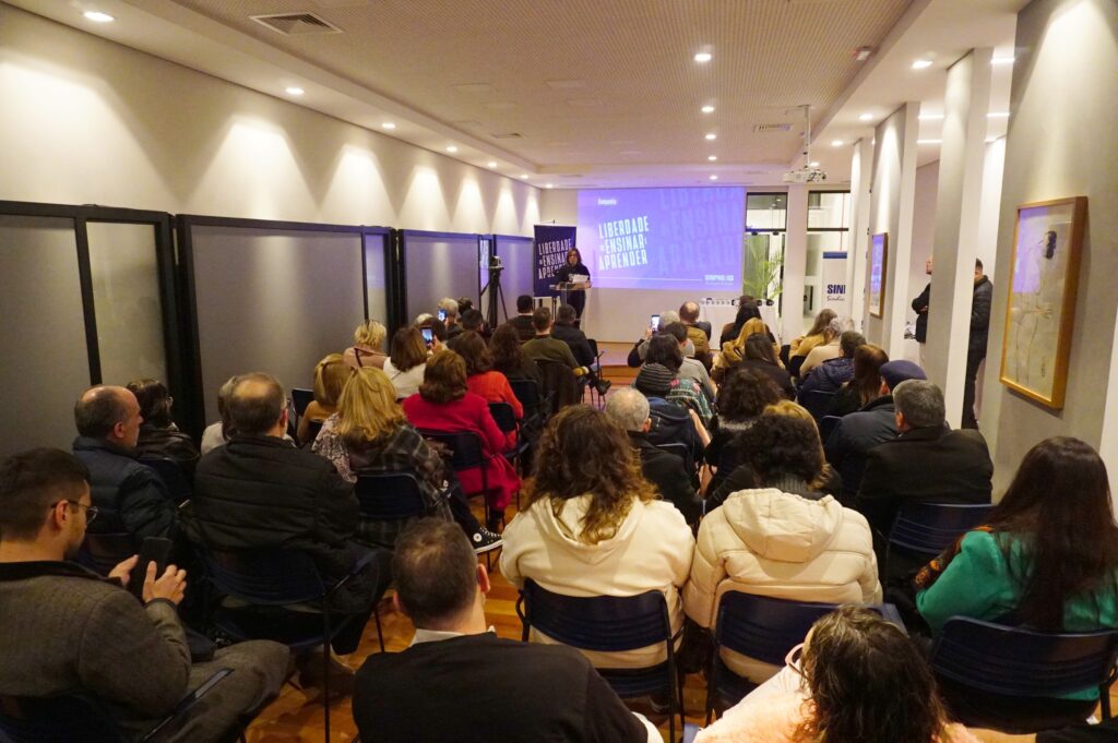 O evento contou com a participação de representantes de instituições e entidades ligadas à educação e convidados