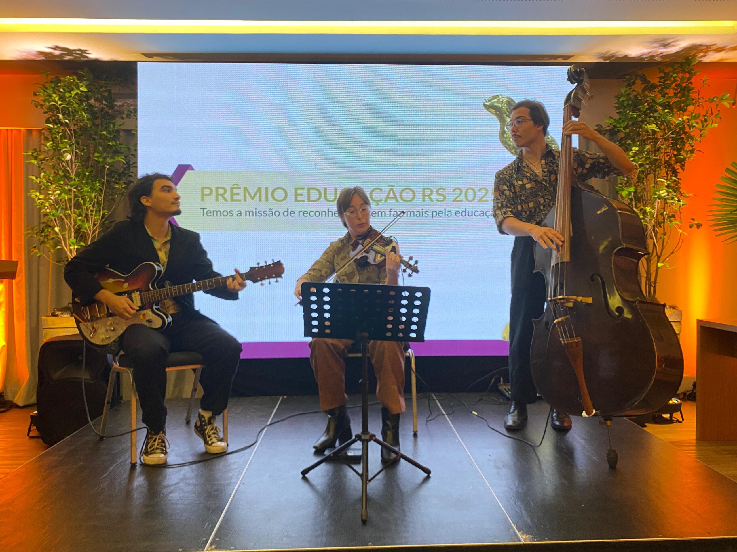 Grupo Aqui Jazz abriu a cerimônia do Prêmio Educação RS 2025 | 