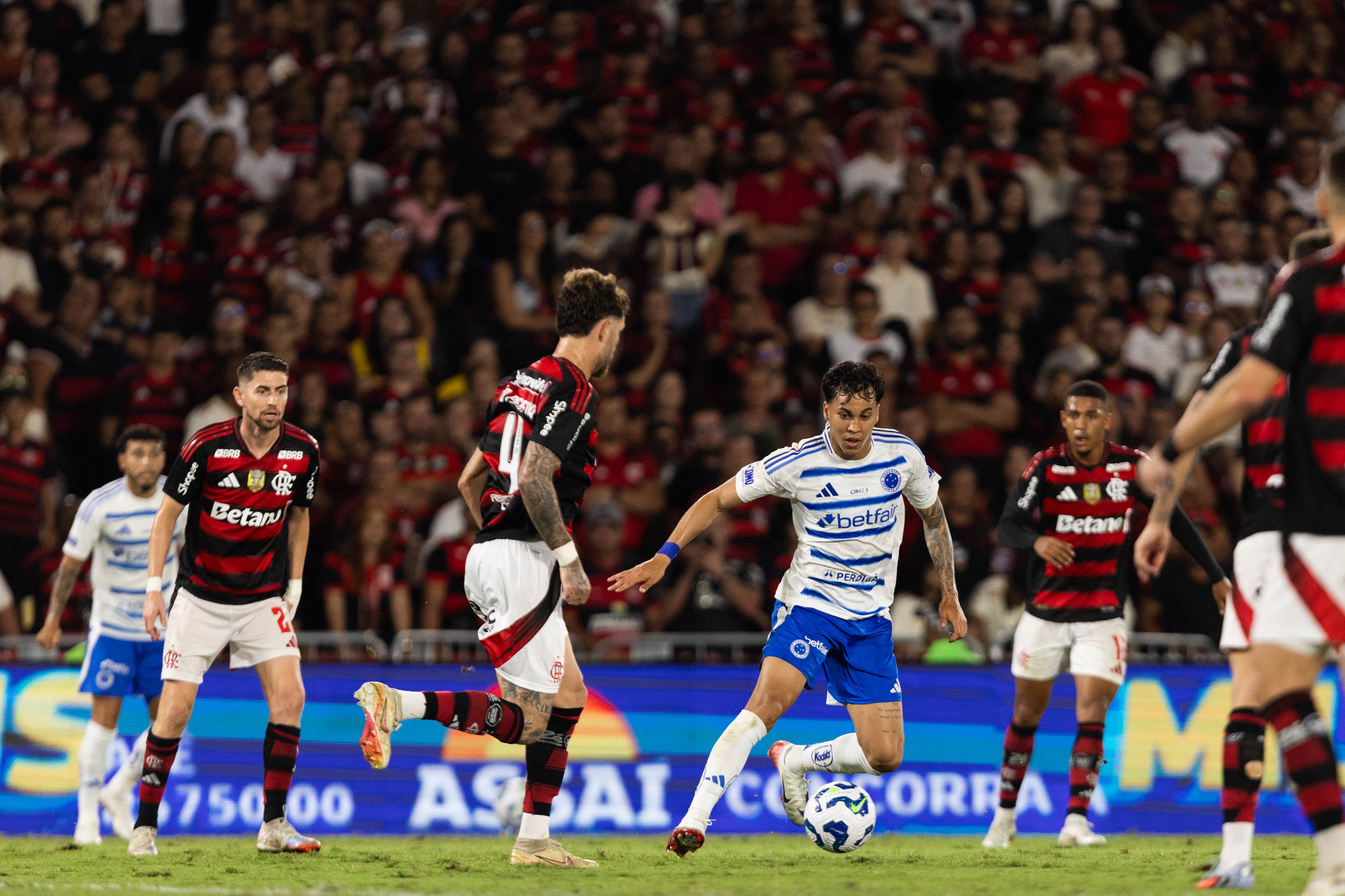 Empate no Maracanã: Flamengo tropeça e Palmeiras se aproxima na briga pelo título