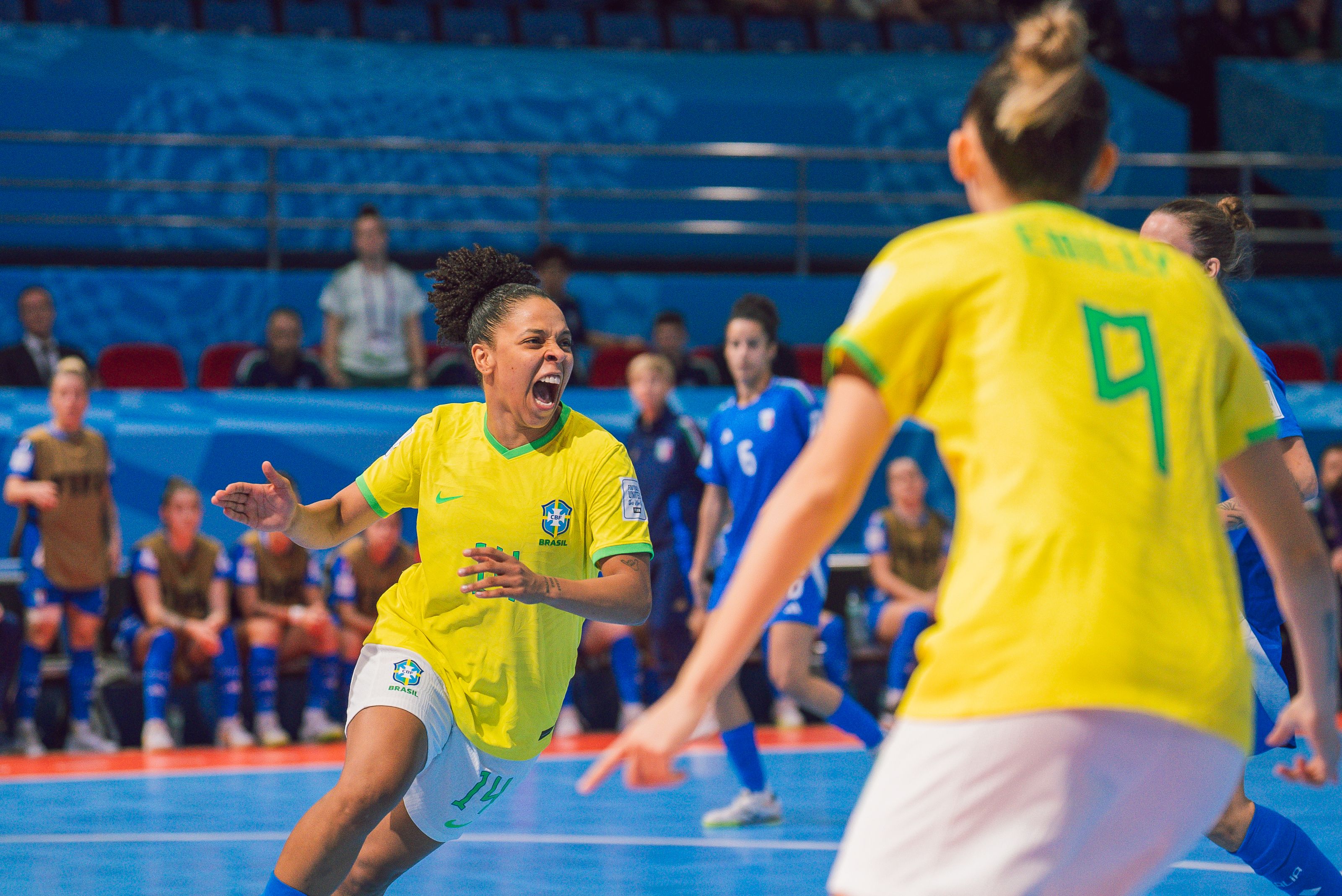 Ana Luiza comemora primeiro gol do Brasil sobre a Itália Créditos: Fabio Souza/CBF