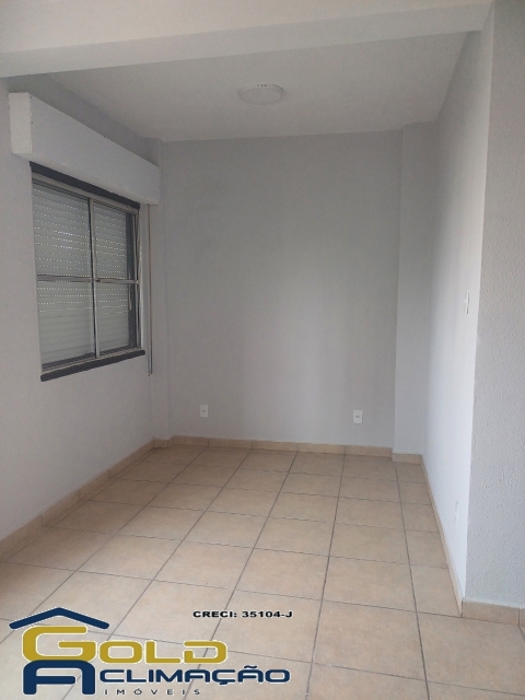 Kitnet/Studio 30m²  com 1 vaga de garagem. 