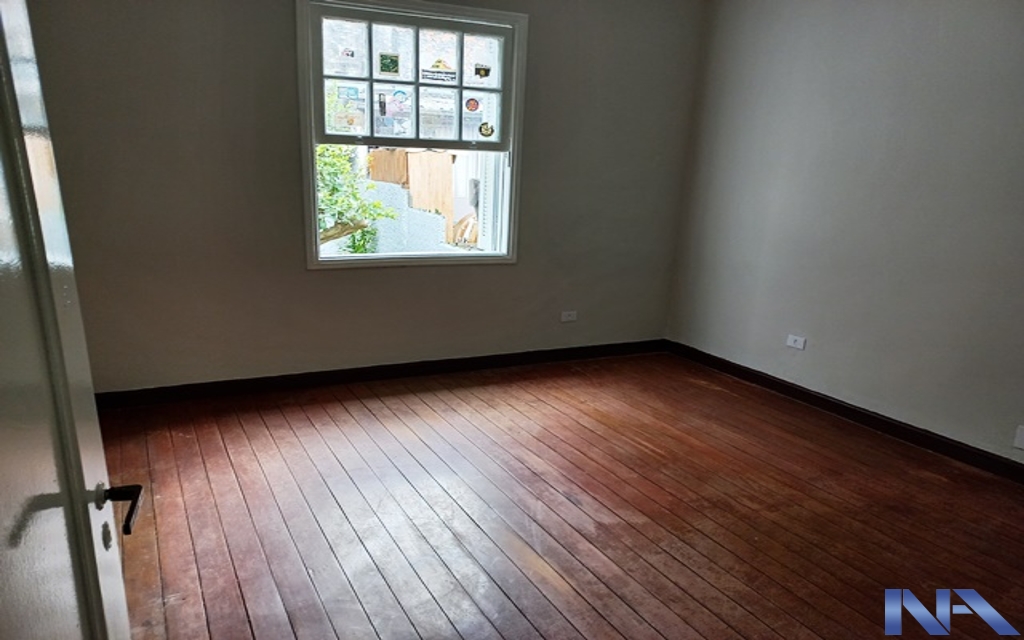 0600cab1-2621-4366-91f2-c3cae4d15ace-IMOBILIARIA NEWTON ALVAREZ SOBRADO BOSQUE DA SAUDE 74145 SOBRADO RESIDENCIAL 80m²  com 1 Sala, 2 Dormitórios, 1 Banheiro na parte inferior, Cozinha, Dormitório Empregada, Entrada Lateral, Quintal, sem garagem .

Fundada em 1969, nossa empresa é referência na compra e venda de imóveis no eixo metrô Paraíso-Jabaquara, atendendo bairros estratégicos de São Paulo. Com expertise de décadas, oferecemos soluções personalizadas e ágeis, unindo segurança e rentabilidade. Especialistas em negociações transparentes, proporcionamos as melhores oportunidades para clientes e investidores no mercado imobiliário.
