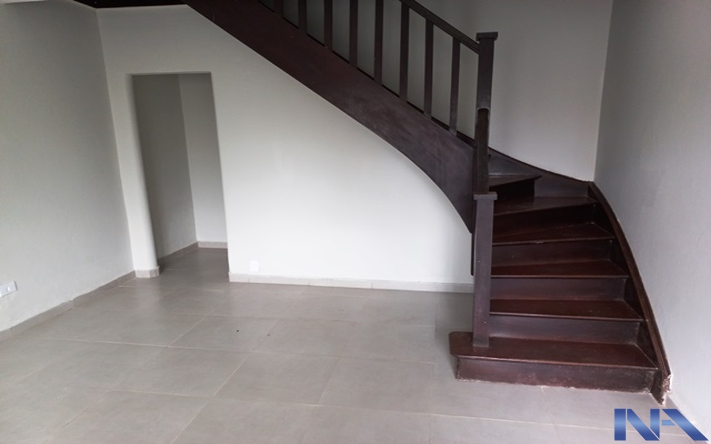 0aae611d-4726-4934-8418-70ac420082a1-IMOBILIARIA NEWTON ALVAREZ SOBRADO BOSQUE DA SAUDE 74141 SOBRADO RESIDENCIAL 80m²  com 1 Sala, 2 Dormitórios, 1 Banheiro na parte inferior, Cozinha, Dormitório Empregada, Entrada Lateral, Quintal, sem garagem .

Fundada em 1969, nossa empresa é referência na compra e venda de imóveis no eixo metrô Paraíso-Jabaquara, atendendo bairros estratégicos de São Paulo. Com expertise de décadas, oferecemos soluções personalizadas e ágeis, unindo segurança e rentabilidade. Especialistas em negociações transparentes, proporcionamos as melhores oportunidades para clientes e investidores no mercado imobiliário.
