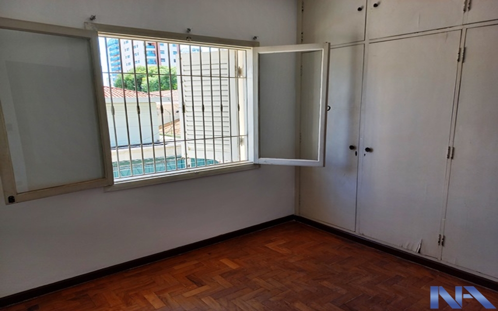 7eb5ebfa-da2a-48ad-856d-49a3bb076f68-IMOBILIARIA NEWTON ALVAREZ SOBRADO MIRANDOPOLIS 90588 SOBRADO AMPLO PARA USO COMERCIAL. ÓTIMA LOCALIZAÇÃO, JUNTO AO METRÔ PRAÇA DA ARVORE, SALAS AMPLAS, ÓTIMO PARA ESCRITÓRIO, ENTRADA LATERAL, QUINTAL, EDICULA