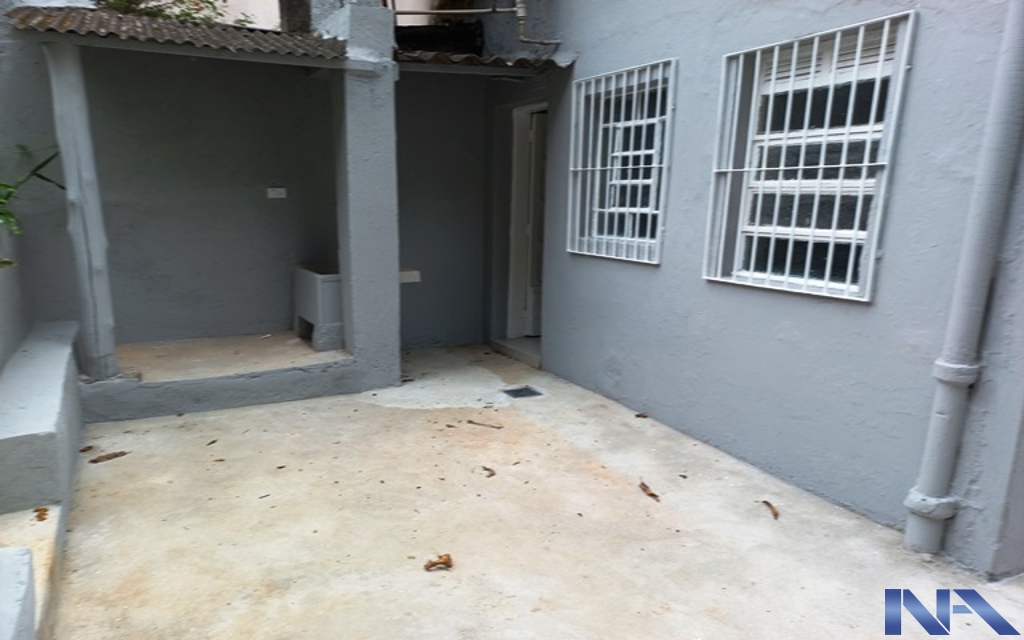 d371ad58-e3ef-490f-b4a0-0199bb7661a3-IMOBILIARIA NEWTON ALVAREZ SOBRADO BOSQUE DA SAUDE 74154 SOBRADO RESIDENCIAL 80m²  com 1 Sala, 2 Dormitórios, 1 Banheiro na parte inferior, Cozinha, Dormitório Empregada, Entrada Lateral, Quintal, sem garagem .

Fundada em 1969, nossa empresa é referência na compra e venda de imóveis no eixo metrô Paraíso-Jabaquara, atendendo bairros estratégicos de São Paulo. Com expertise de décadas, oferecemos soluções personalizadas e ágeis, unindo segurança e rentabilidade. Especialistas em negociações transparentes, proporcionamos as melhores oportunidades para clientes e investidores no mercado imobiliário.
