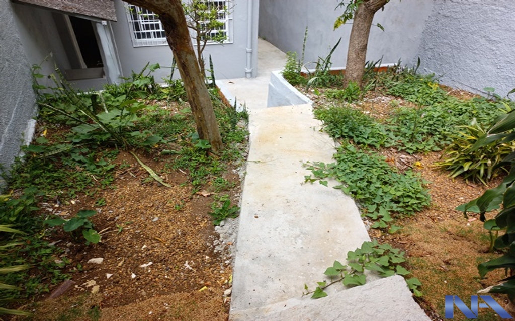 dfc99881-6785-4634-8ad2-4a0b133cc705-IMOBILIARIA NEWTON ALVAREZ SOBRADO BOSQUE DA SAUDE 74158 SOBRADO RESIDENCIAL 80m²  com 1 Sala, 2 Dormitórios, 1 Banheiro na parte inferior, Cozinha, Dormitório Empregada, Entrada Lateral, Quintal, sem garagem .

Fundada em 1969, nossa empresa é referência na compra e venda de imóveis no eixo metrô Paraíso-Jabaquara, atendendo bairros estratégicos de São Paulo. Com expertise de décadas, oferecemos soluções personalizadas e ágeis, unindo segurança e rentabilidade. Especialistas em negociações transparentes, proporcionamos as melhores oportunidades para clientes e investidores no mercado imobiliário.
