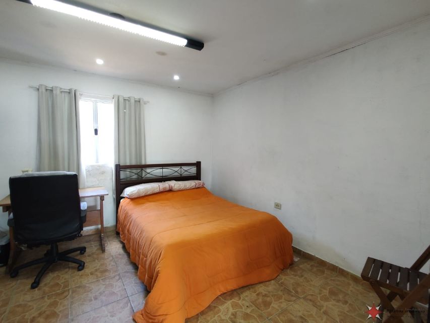 133b13f4-ce9a-4379-b413-3cb10035a1b2-PRUMO IMOVEIS CASA Vila Antonieta 35723 CASA TÉRREA COM AMPLO ESPAÇO, COM 03 DORMITÓRIOS COM GUARDA-ROUPAS EMBUTIDOS, SALA DE ESTAR, SALA DE JANTAR, COZINHA PLANEJADA, BANHEIROS, ÁREA DE SERVIÇO, QUARTO DE DESPENSA, TERRAÇO GOURMET, QUINTAL, ENTRADAS INDEPENDENTES, E 02 VAGAS COBERTA P/ AUTOS. 

TERRENO MEDINDO 8 MTS DE FRENTE, POR 27 MTS DE FUNDO, ENCERRANDO ÁREA TOTAL DE TERRENO EM 216 MTS.

LOCALIZAÇÃO PRIVILEGIADA, À 02 QUADRAS DA AV. INCONFIDÊNCIA MINEIRA, E À 01 QUADRA DA AV. NACIONALISTA. FARTO COMÉRCIO AO REDOR - BANCOS, PADARIA, AÇOUGUE, SUPEMERCADO, POSTO DE COMBUSTIVÉL, POSTO DE SAÚDE, FARMÁCIA, RESTAURANTES, PIZZARIA, ETC...

ACESSIVÉL AO TRANSPORTE PÚBLICO - PRÓXIMO DO PONTO DE ÔNIBUS. 

AGENDE SUA VISITA E NÃO PERCA ESTA OPORTUNIDADE. 

